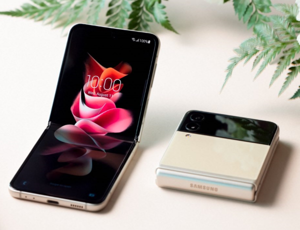 Samsung Galaxy Z Flip3 5G Smartphone